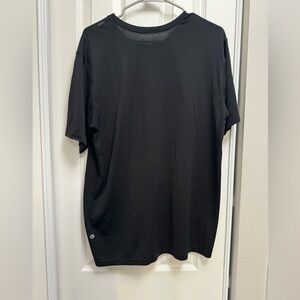 Lululemon Performance Shirt Mens XL Short Sleeve Crew Neck Black Vented